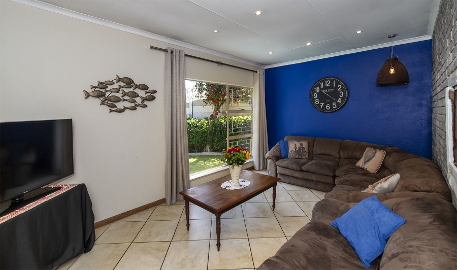 4 Bedroom Property for Sale in Glen Marais Gauteng