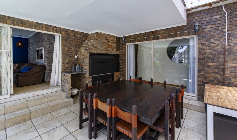 4 Bedroom Property for Sale in Glen Marais Gauteng