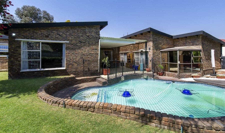 4 Bedroom Property for Sale in Glen Marais Gauteng