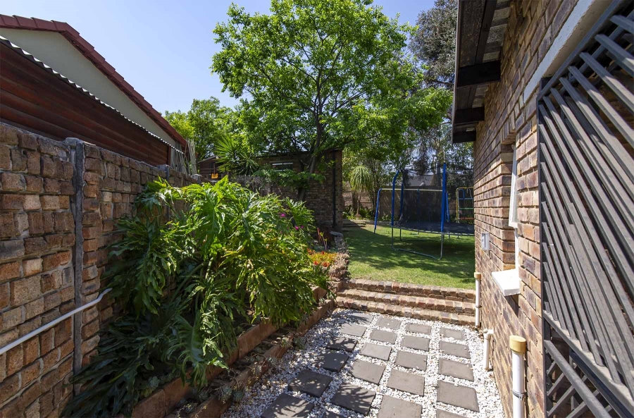 4 Bedroom Property for Sale in Glen Marais Gauteng