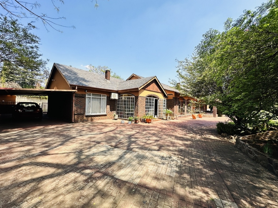 5 Bedroom Property for Sale in Denlee Gauteng