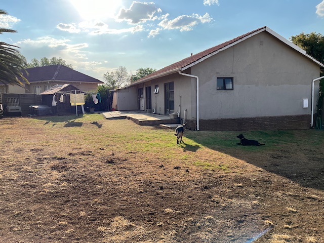 4 Bedroom Property for Sale in Buurendal Gauteng