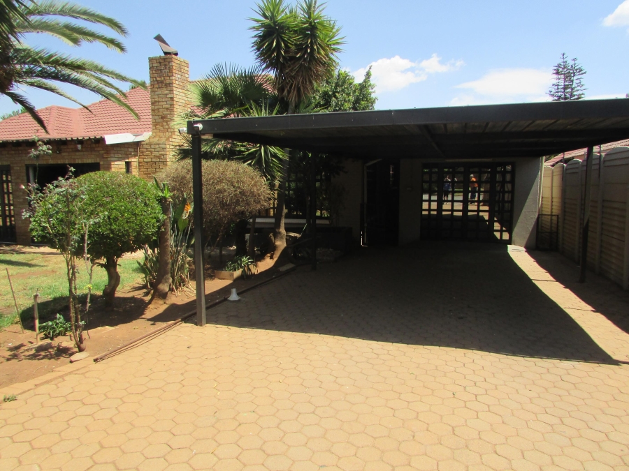 3 Bedroom Property for Sale in Greenhills Gauteng