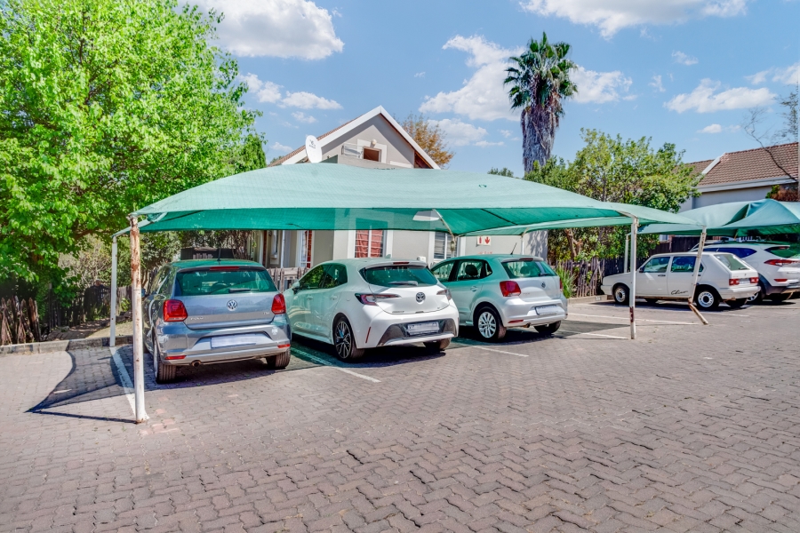 2 Bedroom Property for Sale in Douglasdale Gauteng