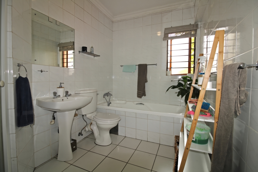 2 Bedroom Property for Sale in Magaliessig Gauteng