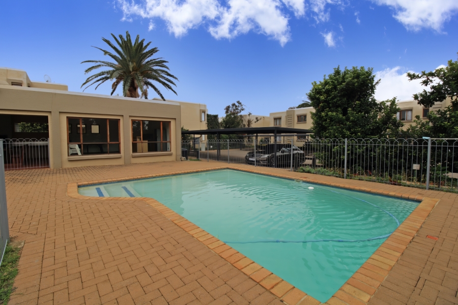 2 Bedroom Property for Sale in Magaliessig Gauteng