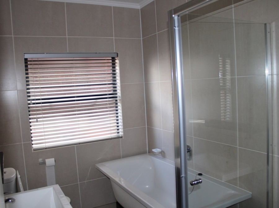 To Let 3 Bedroom Property for Rent in Fourways Gauteng