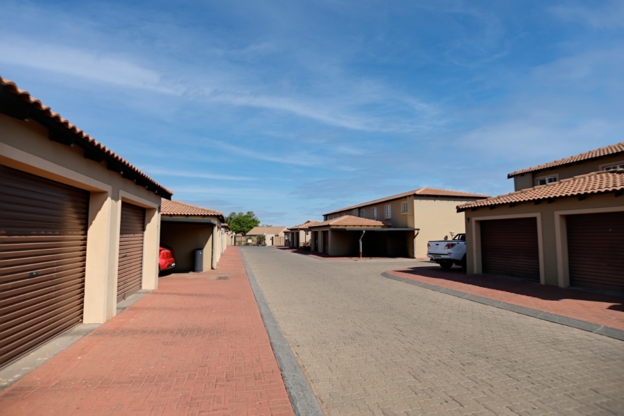 2 Bedroom Property for Sale in Annlin Gauteng