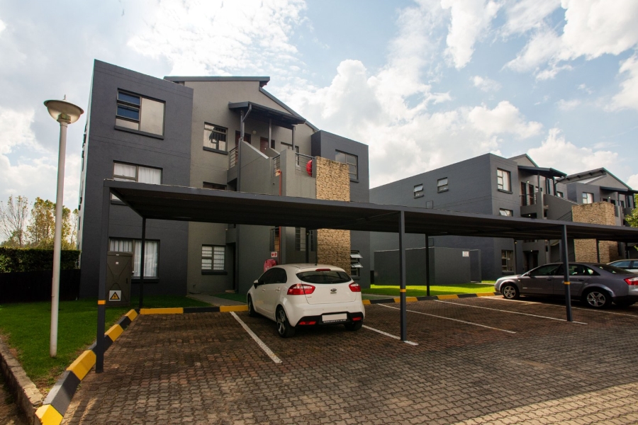 2 Bedroom Property for Sale in Waterstone Park Gauteng