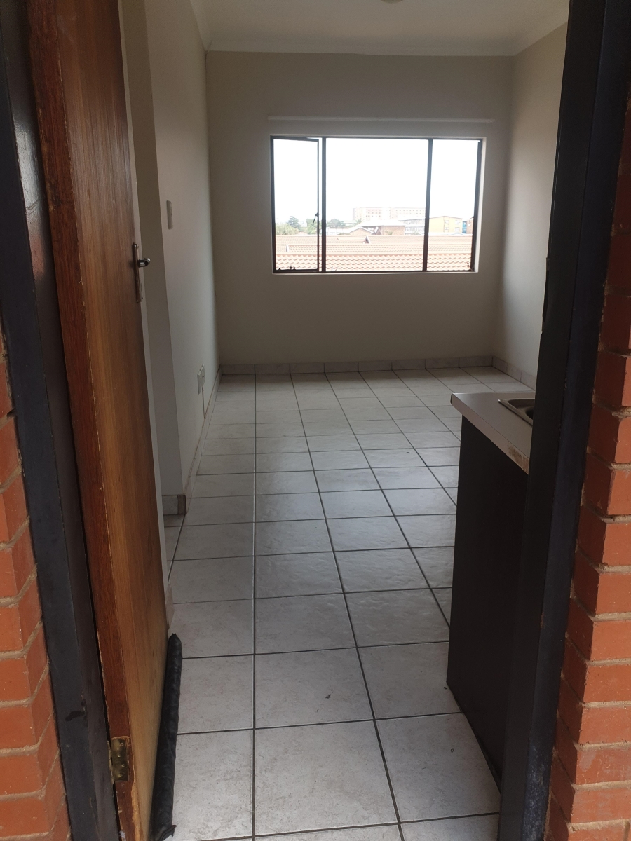 1 Bedroom Property for Sale in Kempton Park Central Gauteng