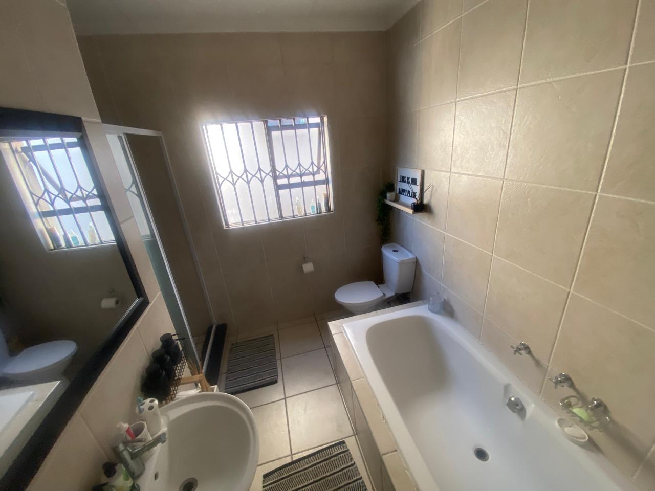 2 Bedroom Property for Sale in Sunninghill Gauteng