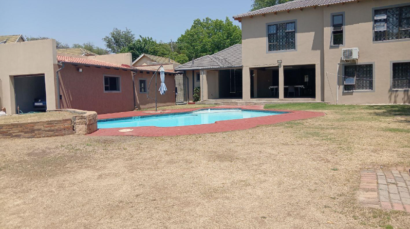 6 Bedroom Property for Sale in Mondeor Gauteng