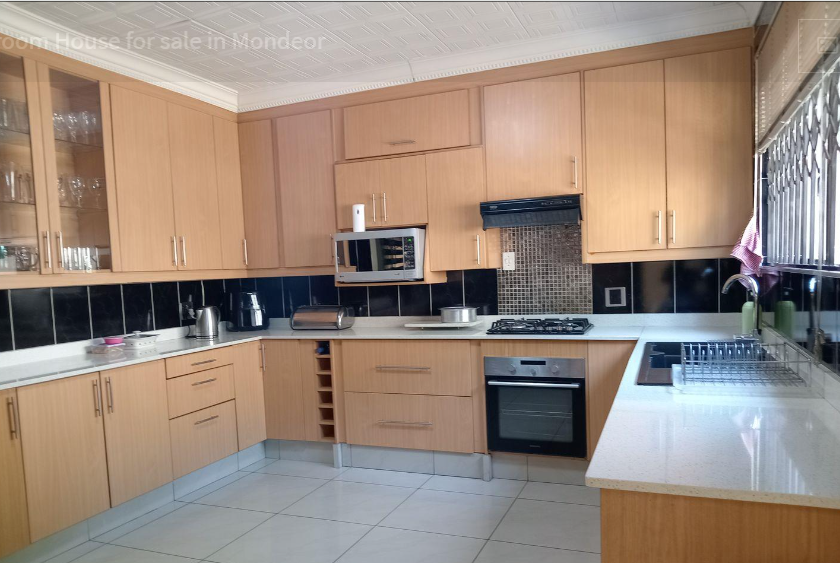 6 Bedroom Property for Sale in Mondeor Gauteng