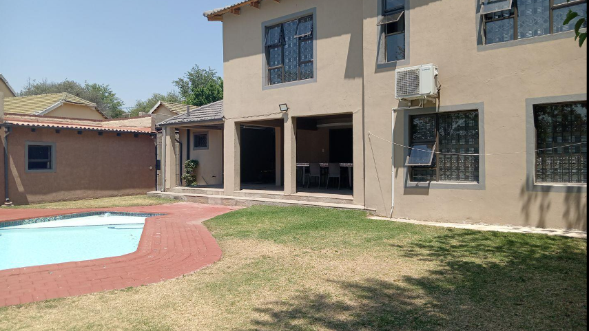 6 Bedroom Property for Sale in Mondeor Gauteng