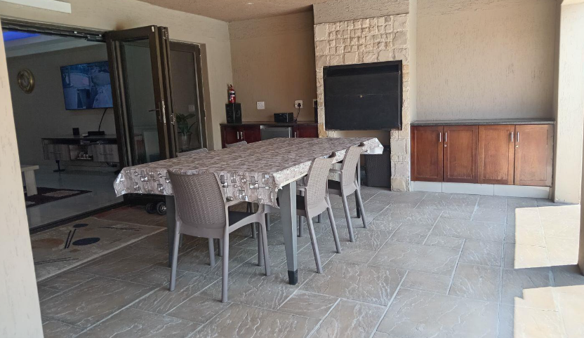 6 Bedroom Property for Sale in Mondeor Gauteng