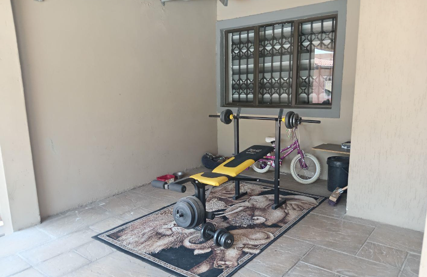 6 Bedroom Property for Sale in Mondeor Gauteng