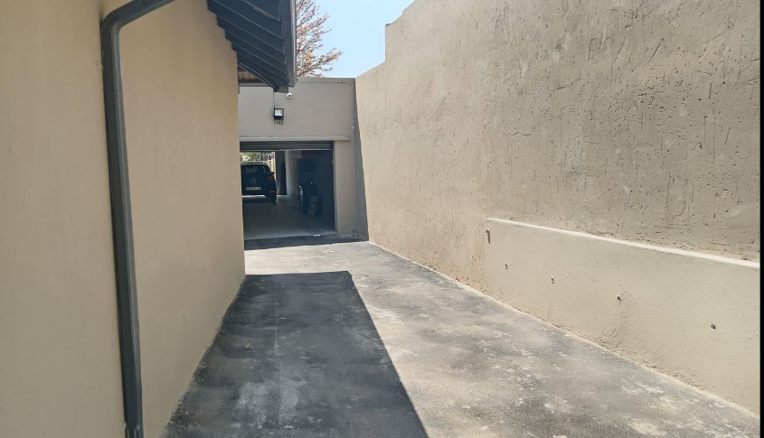 6 Bedroom Property for Sale in Mondeor Gauteng