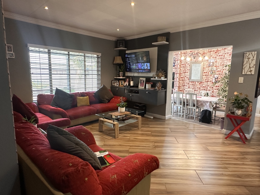 3 Bedroom Property for Sale in Thatchfield Estate Gauteng