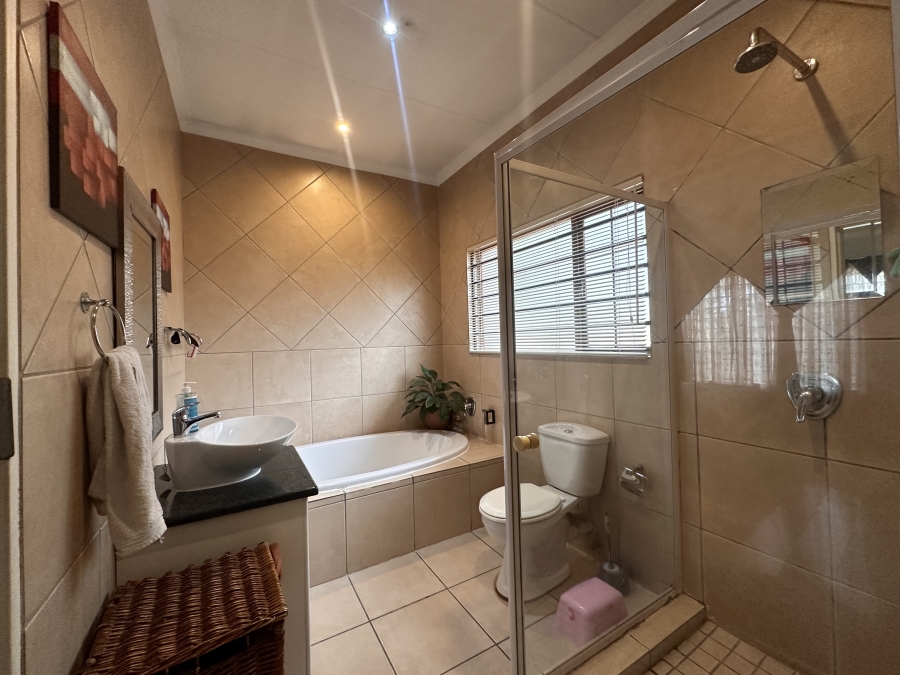 3 Bedroom Property for Sale in Thatchfield Estate Gauteng