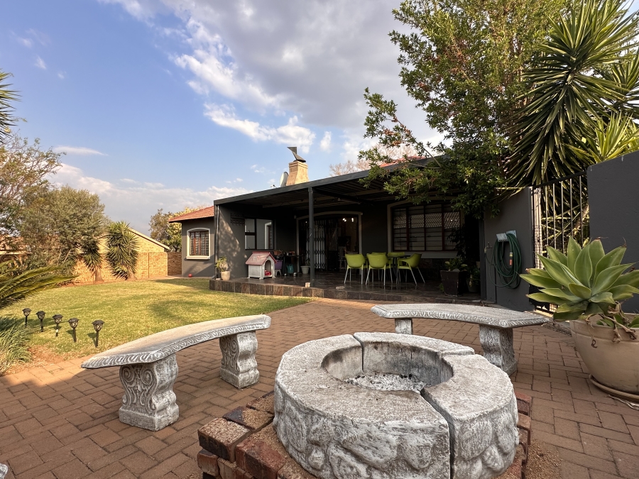 3 Bedroom Property for Sale in Thatchfield Estate Gauteng