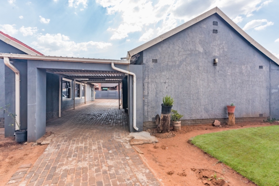 3 Bedroom Property for Sale in Fleurhof Gauteng