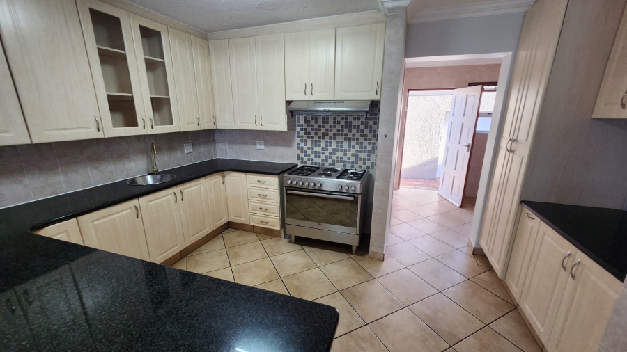 4 Bedroom Property for Sale in Eldoraigne Gauteng