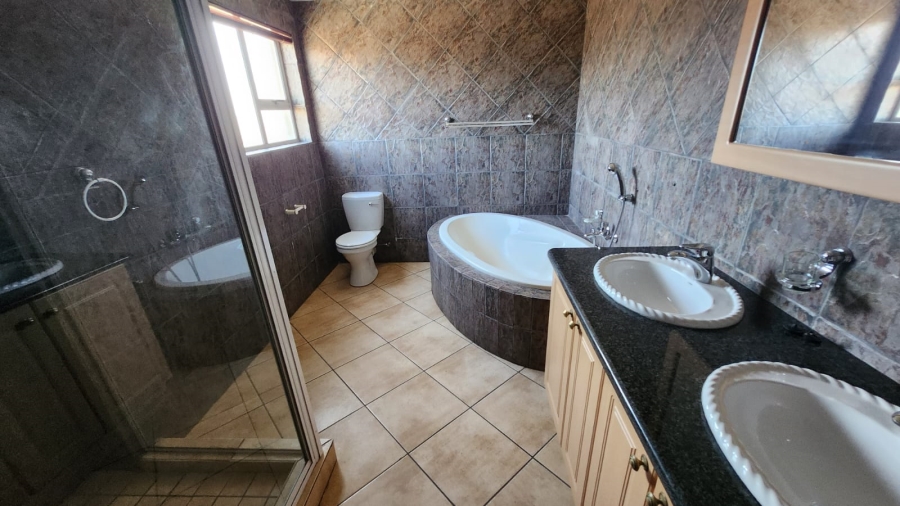 4 Bedroom Property for Sale in Eldoraigne Gauteng