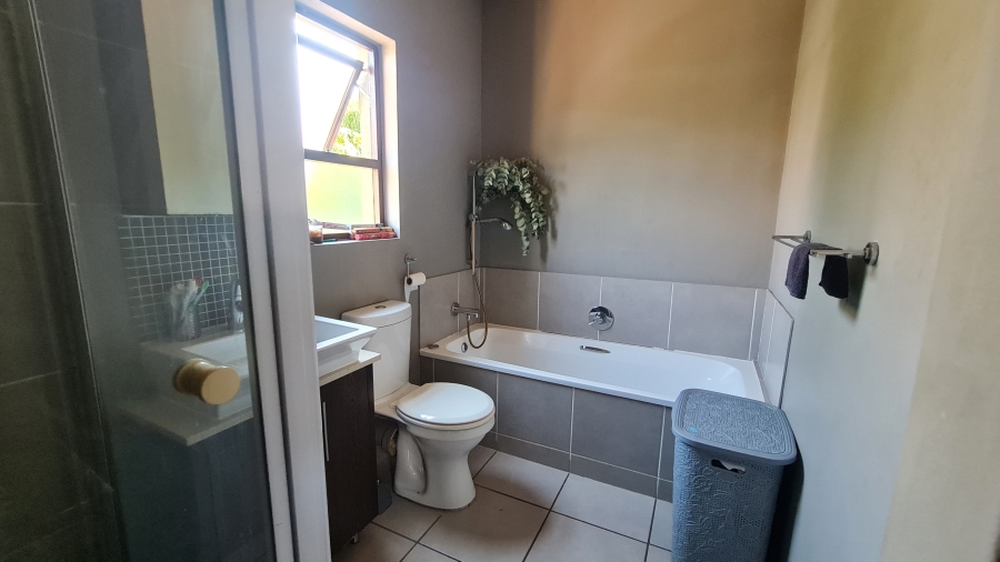 To Let 1 Bedroom Property for Rent in Fourways Gauteng