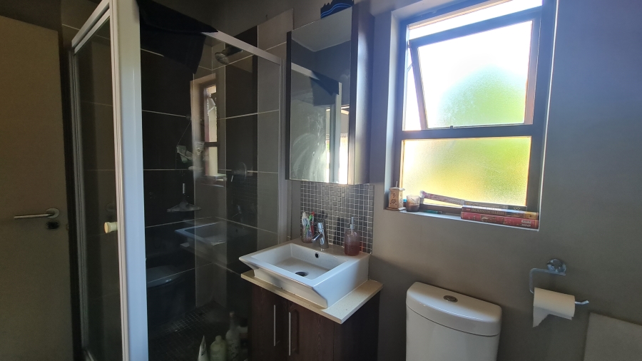 To Let 1 Bedroom Property for Rent in Fourways Gauteng