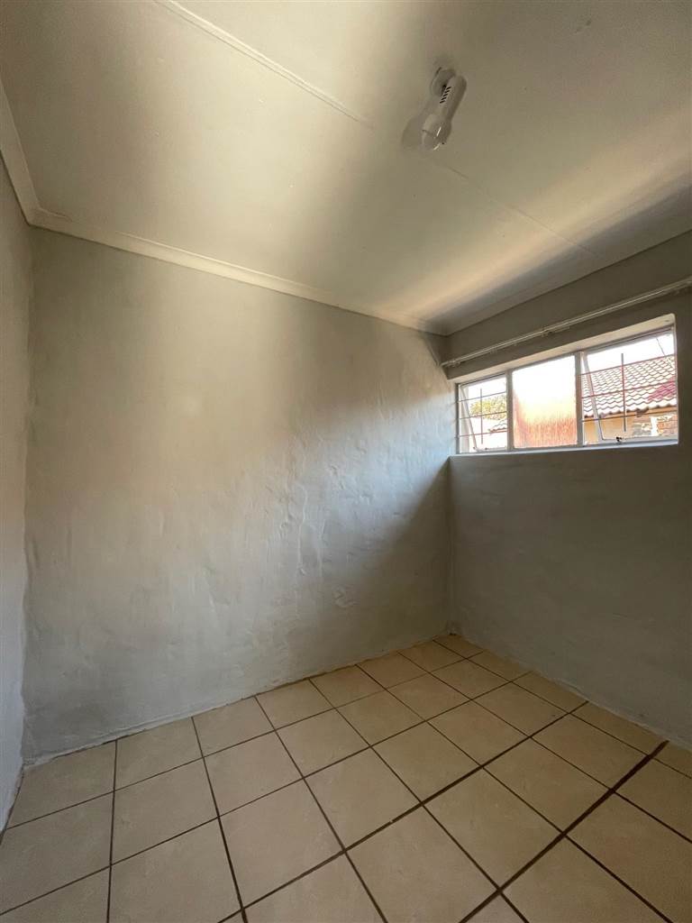 To Let 1 Bedroom Property for Rent in Clubview Gauteng