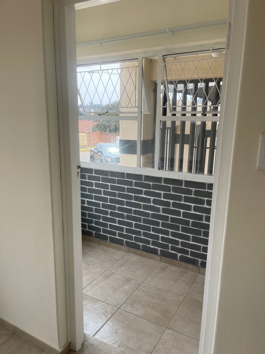 To Let 2 Bedroom Property for Rent in Wentworth Park Gauteng