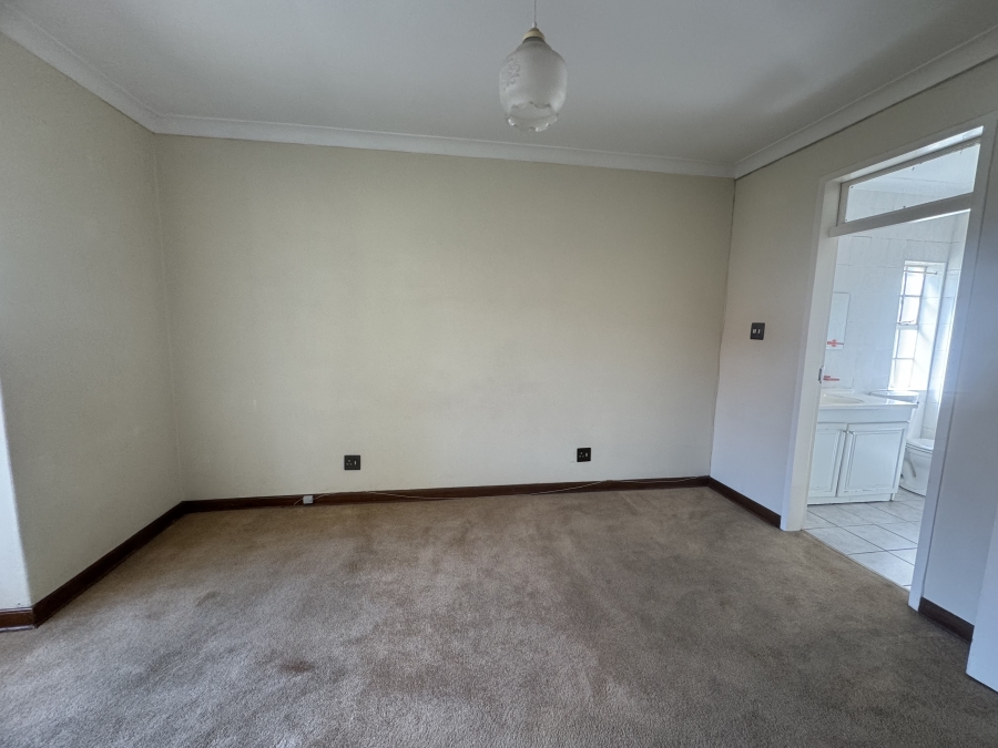 3 Bedroom Property for Sale in Parkhill Gardens Gauteng