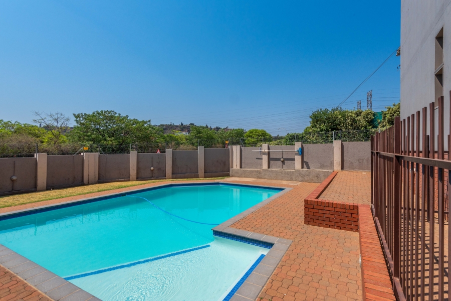 2 Bedroom Property for Sale in Glenanda Gauteng