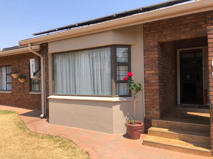 3 Bedroom Property for Sale in Elardus Park Gauteng