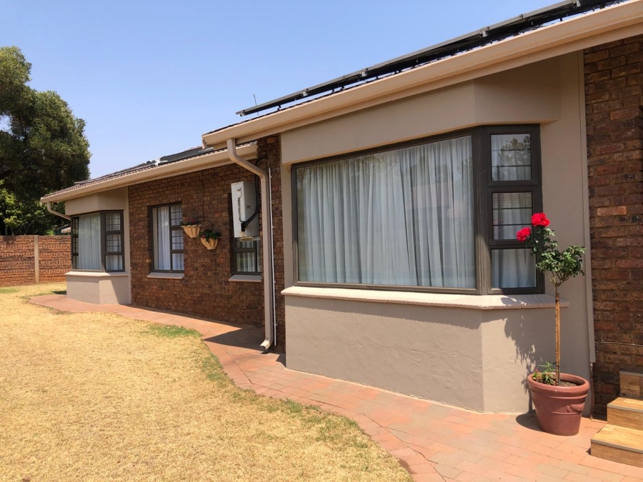 3 Bedroom Property for Sale in Elardus Park Gauteng