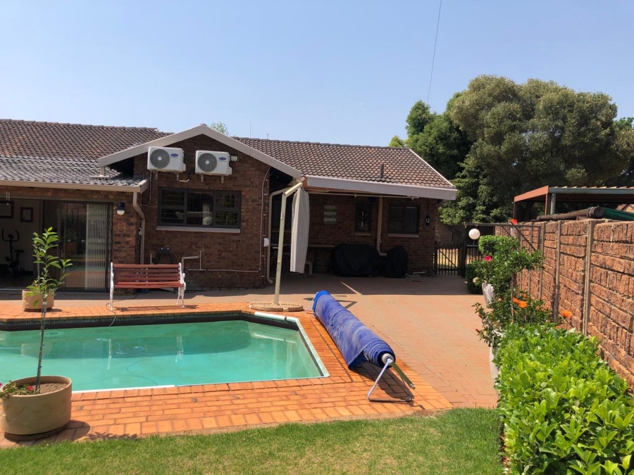 3 Bedroom Property for Sale in Elardus Park Gauteng