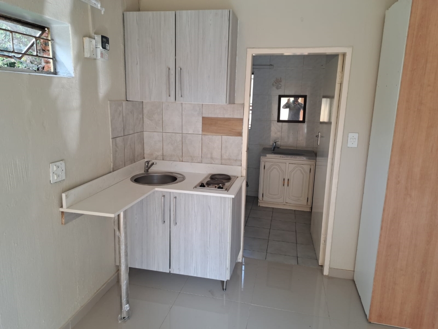 To Let 1 Bedroom Property for Rent in Birch Acres Gauteng