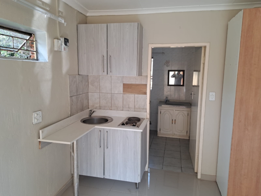 To Let 1 Bedroom Property for Rent in Birch Acres Gauteng