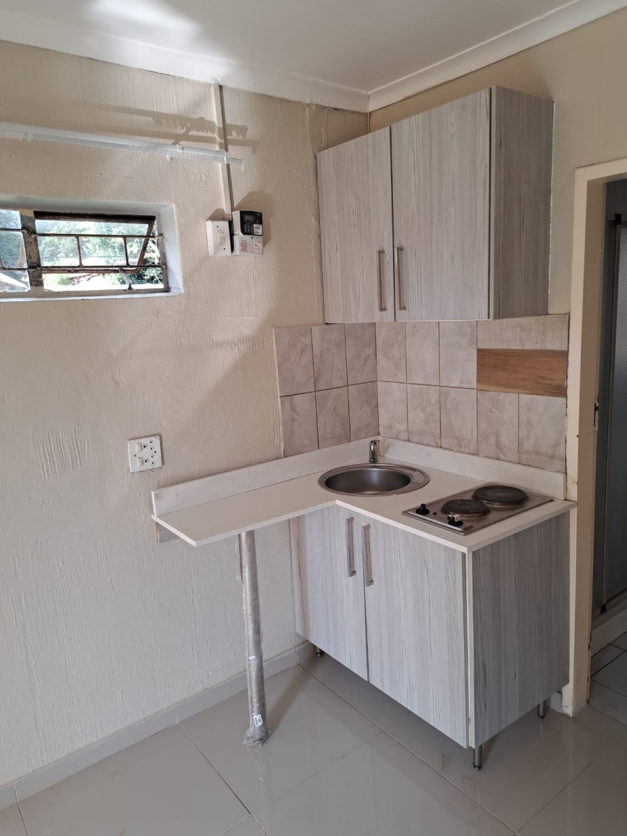 To Let 1 Bedroom Property for Rent in Birch Acres Gauteng