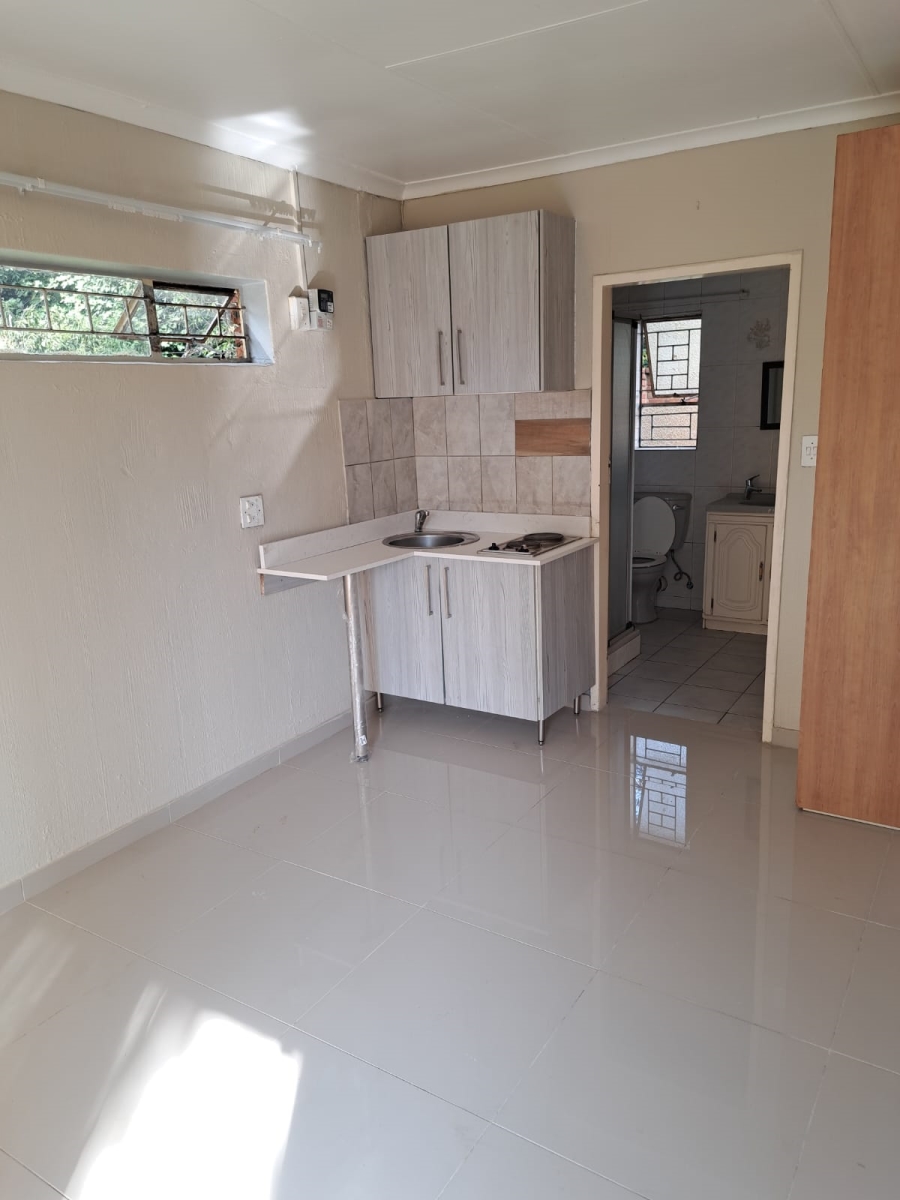 To Let 1 Bedroom Property for Rent in Birch Acres Gauteng