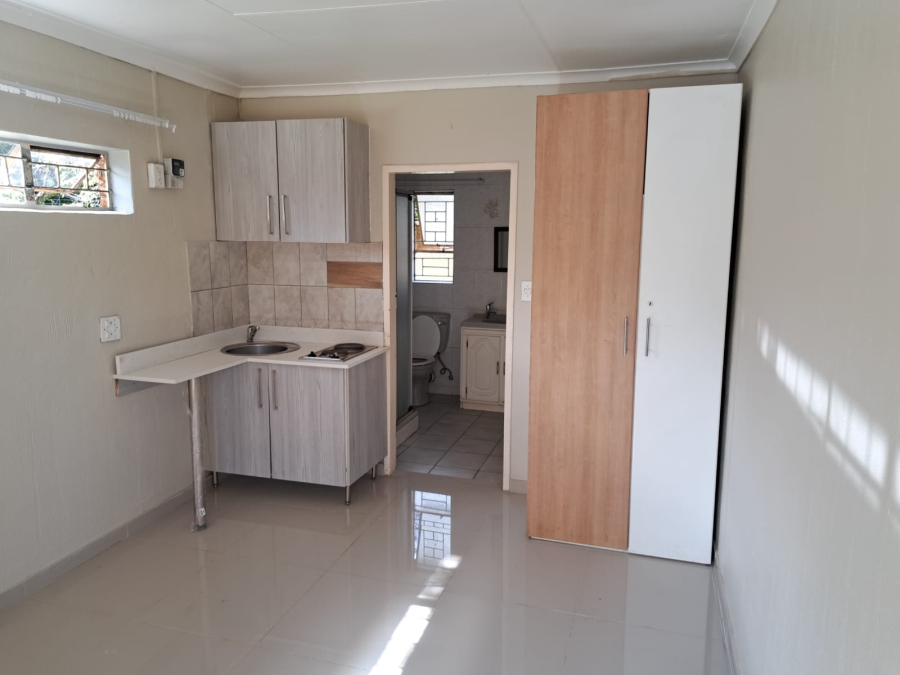 To Let 1 Bedroom Property for Rent in Birch Acres Gauteng