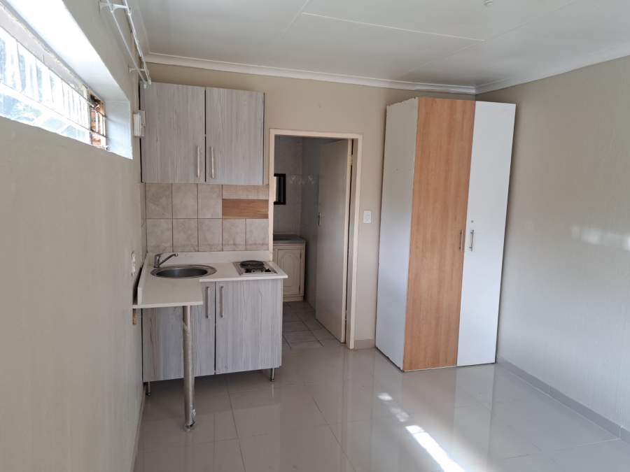 To Let 1 Bedroom Property for Rent in Birch Acres Gauteng