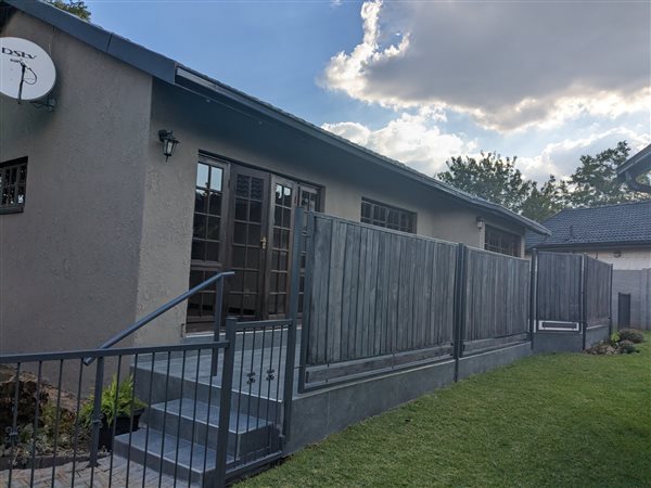 To Let 2 Bedroom Property for Rent in Constantia Kloof Gauteng