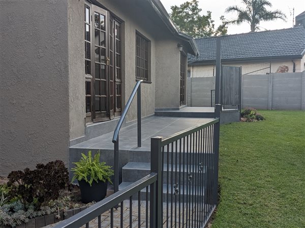 To Let 2 Bedroom Property for Rent in Constantia Kloof Gauteng