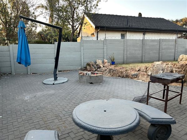 To Let 2 Bedroom Property for Rent in Constantia Kloof Gauteng