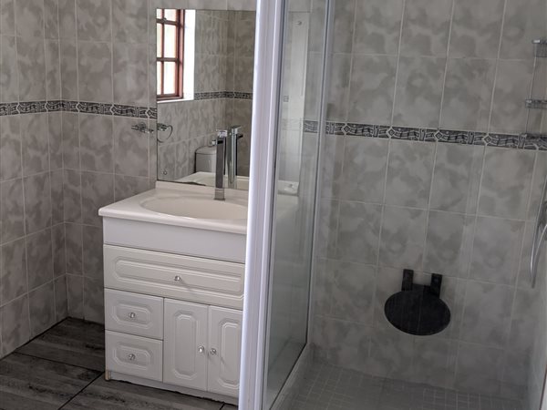 To Let 2 Bedroom Property for Rent in Constantia Kloof Gauteng