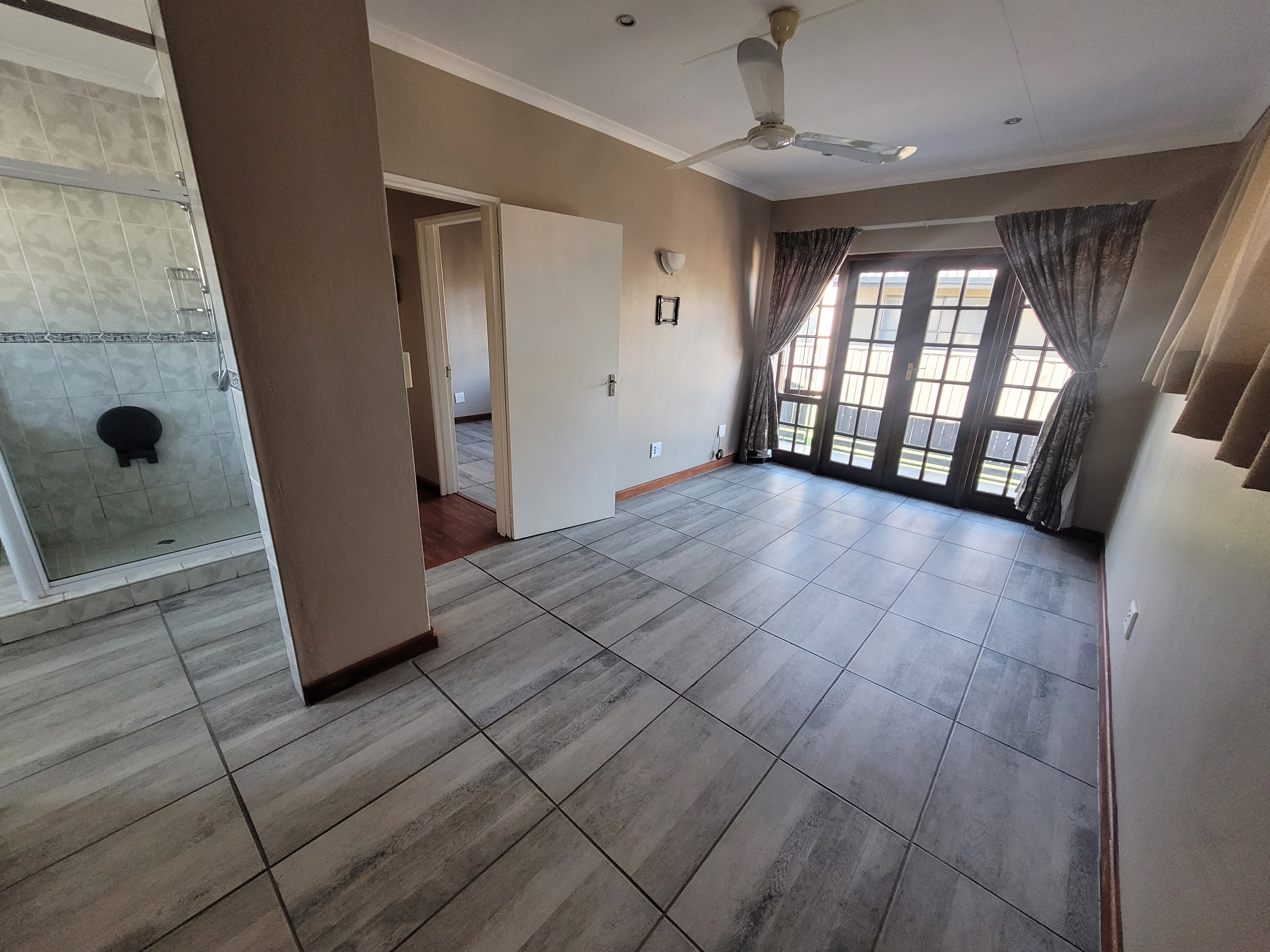 To Let 2 Bedroom Property for Rent in Constantia Kloof Gauteng