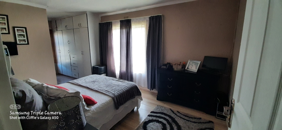 5 Bedroom Property for Sale in Albertsdal Gauteng