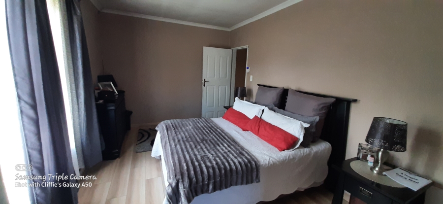 5 Bedroom Property for Sale in Albertsdal Gauteng