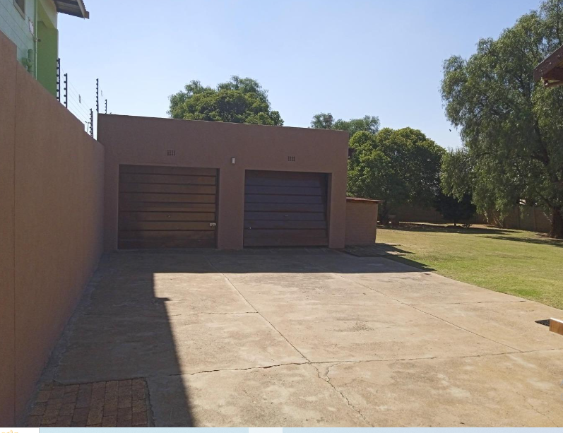 5 Bedroom Property for Sale in Tulisa Park Gauteng